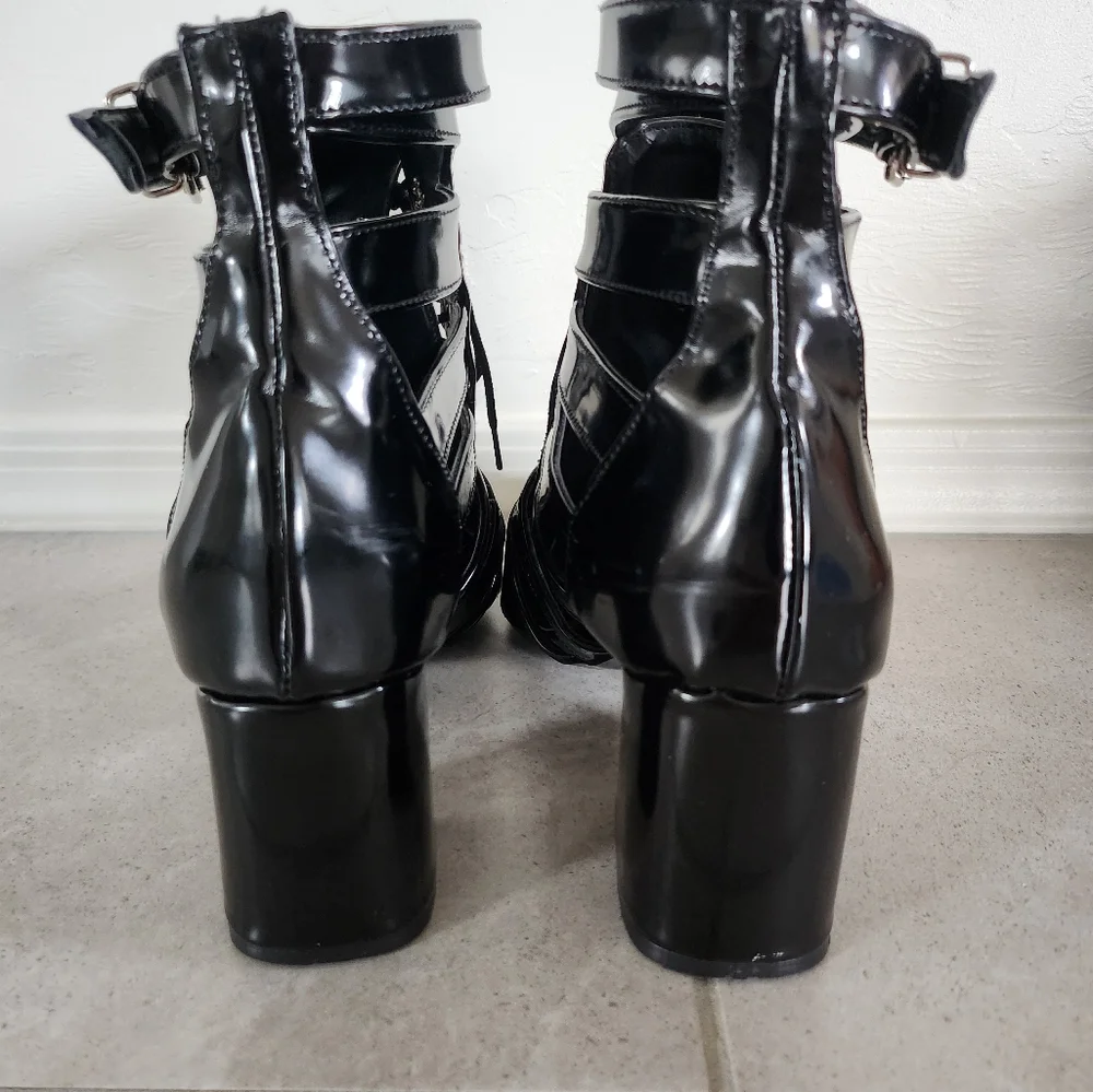 Boots - Picture 6 of 8